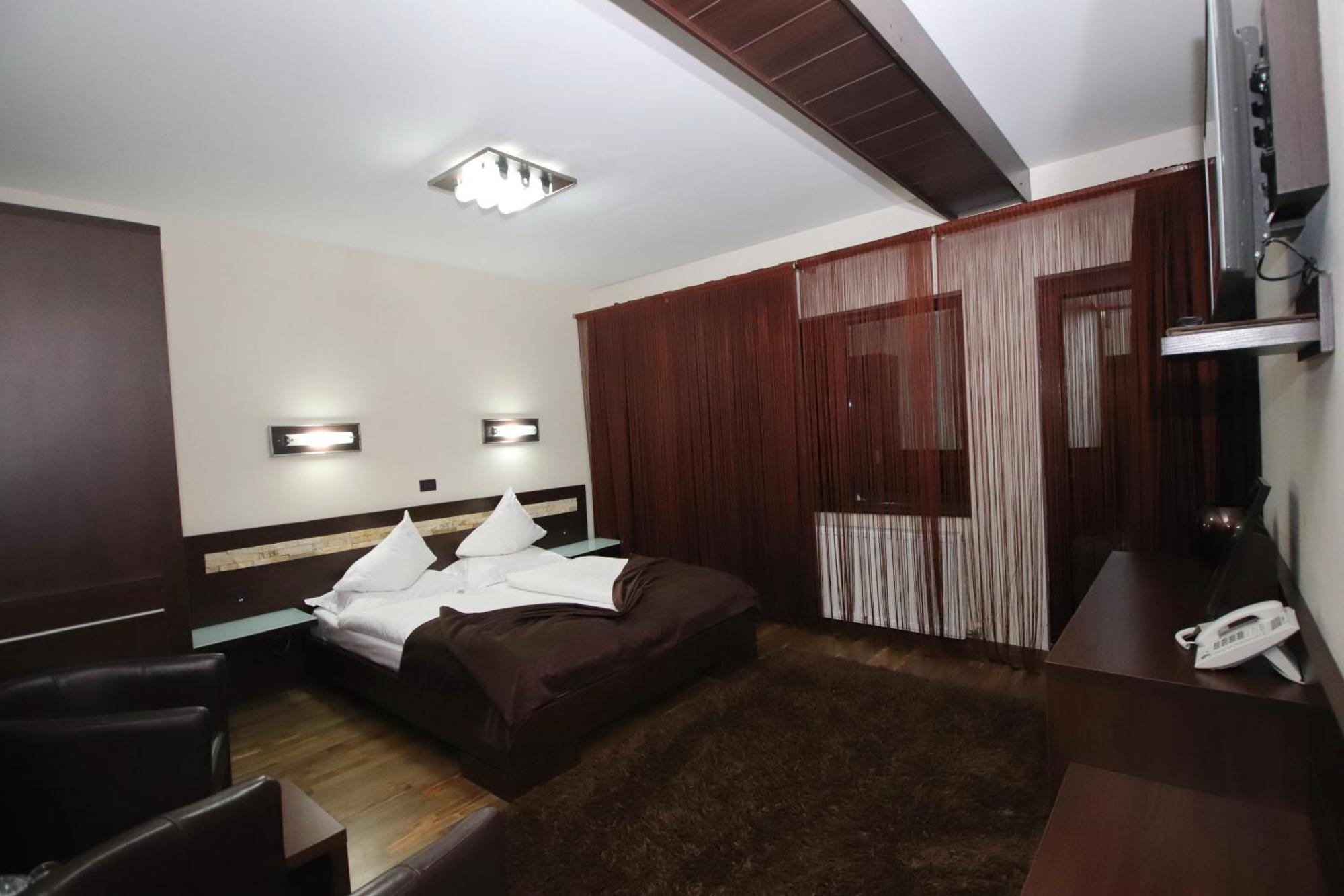 Complex Cochet Hotel Szászbuda Kültér fotó